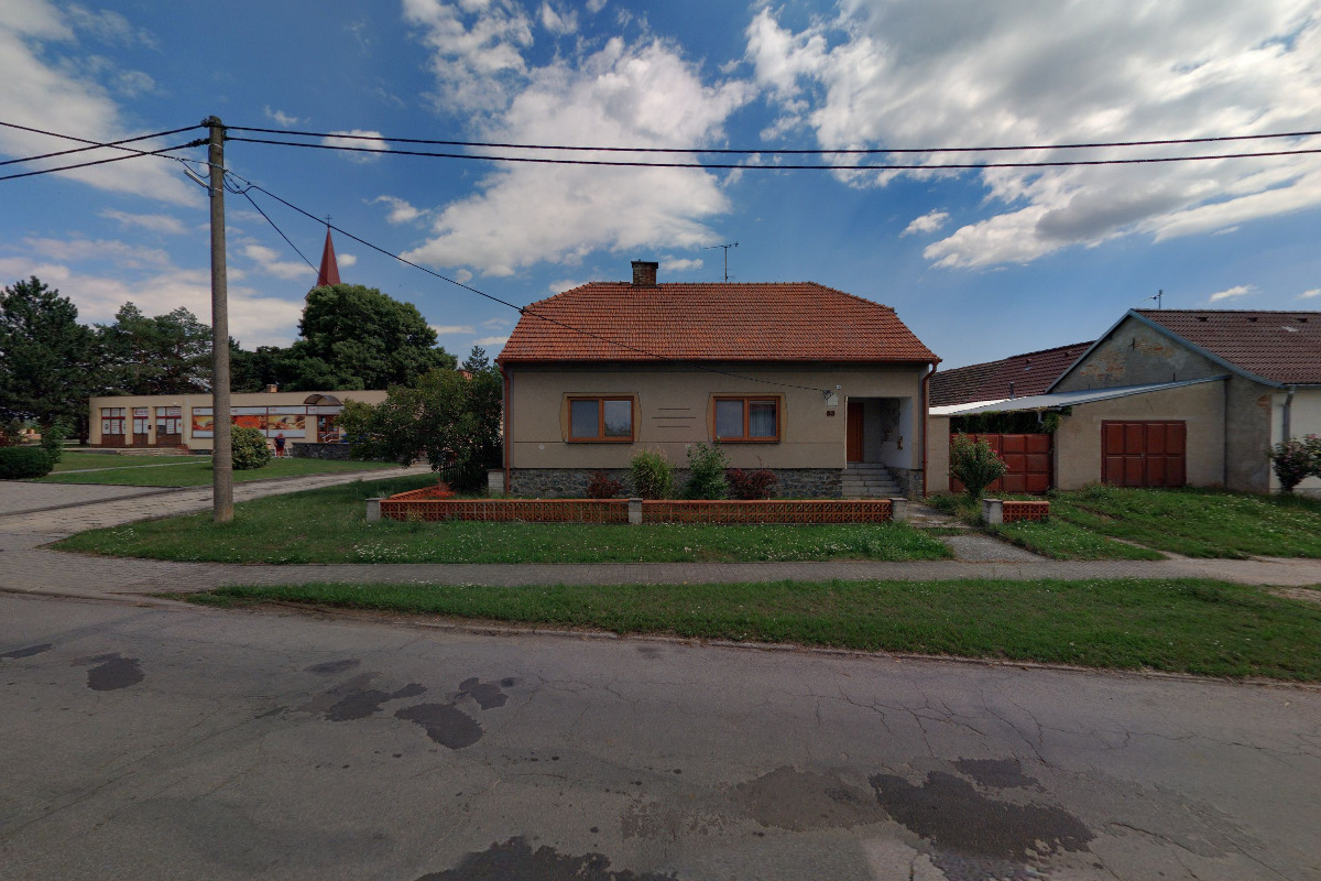 Zdenka Konečná - výroba ponožek a punčoch