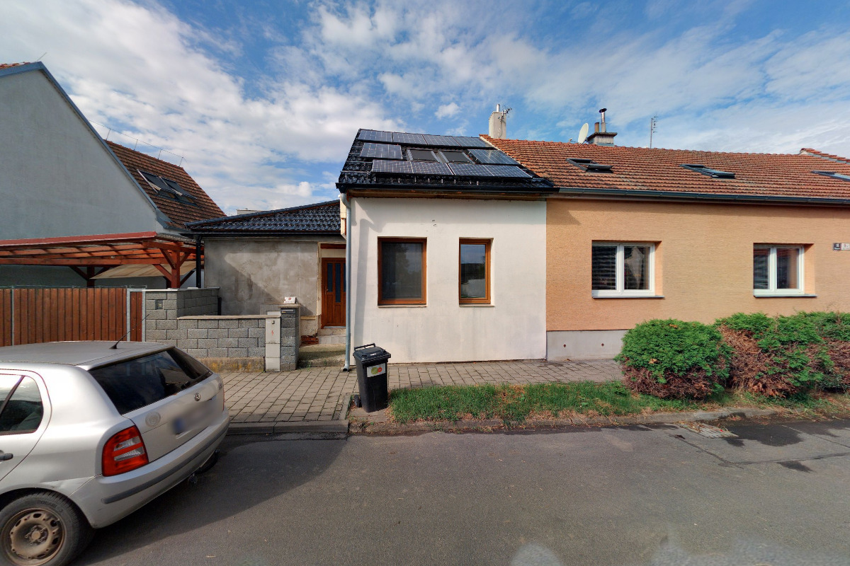 Autoservis u křižovatky