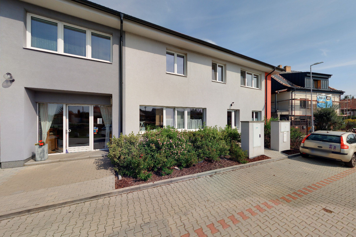 Čistírna, prádelna V neckách