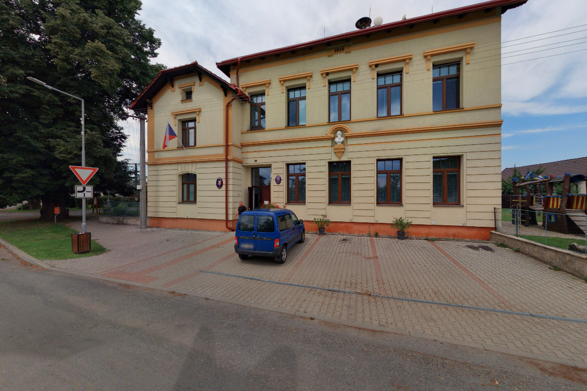 Býkev - obecní úřad foto 1
