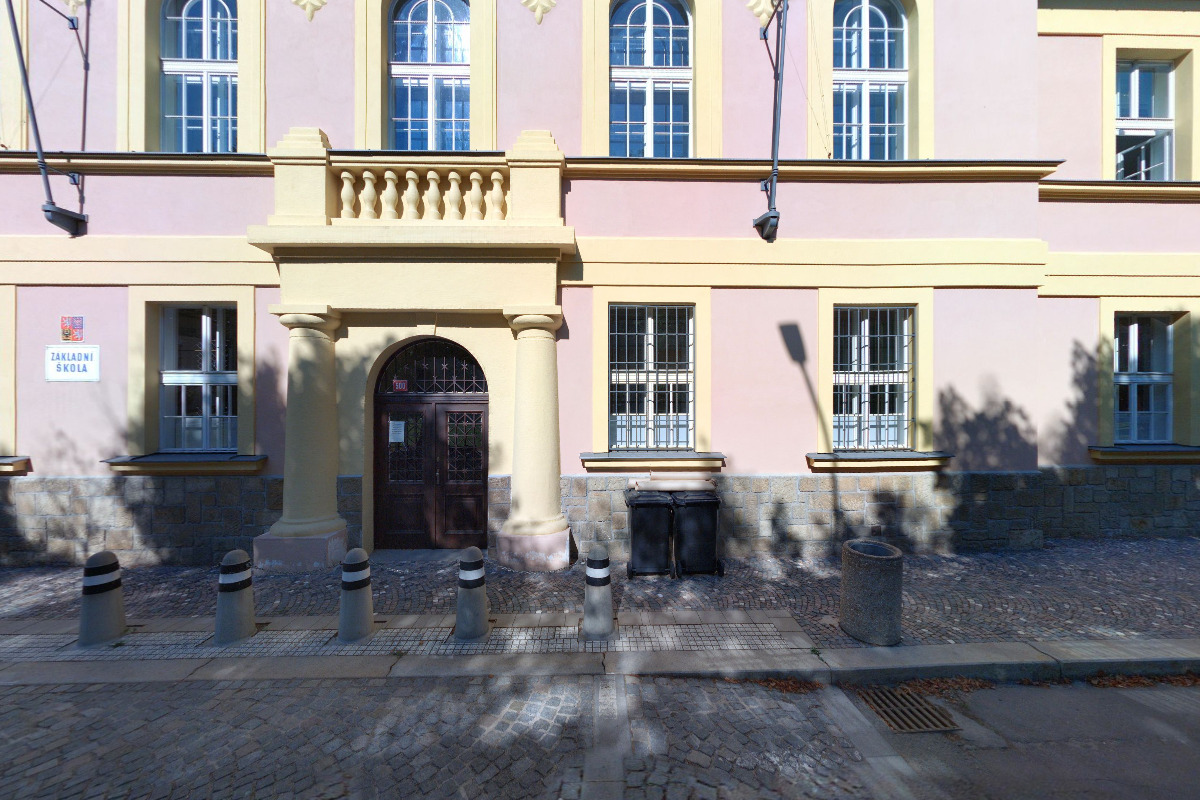 ZŠ Holice, Komenského foto 4