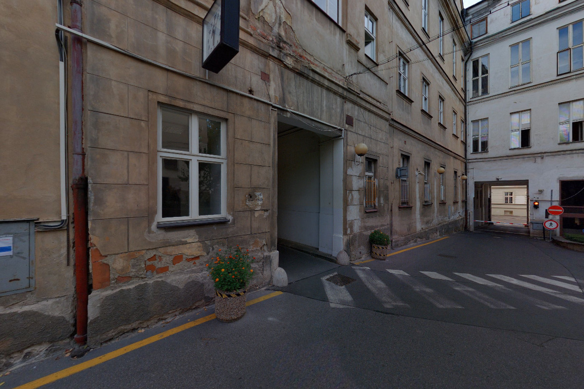 Dermatovenerologická klinika VFN a 1. LF UK foto 4