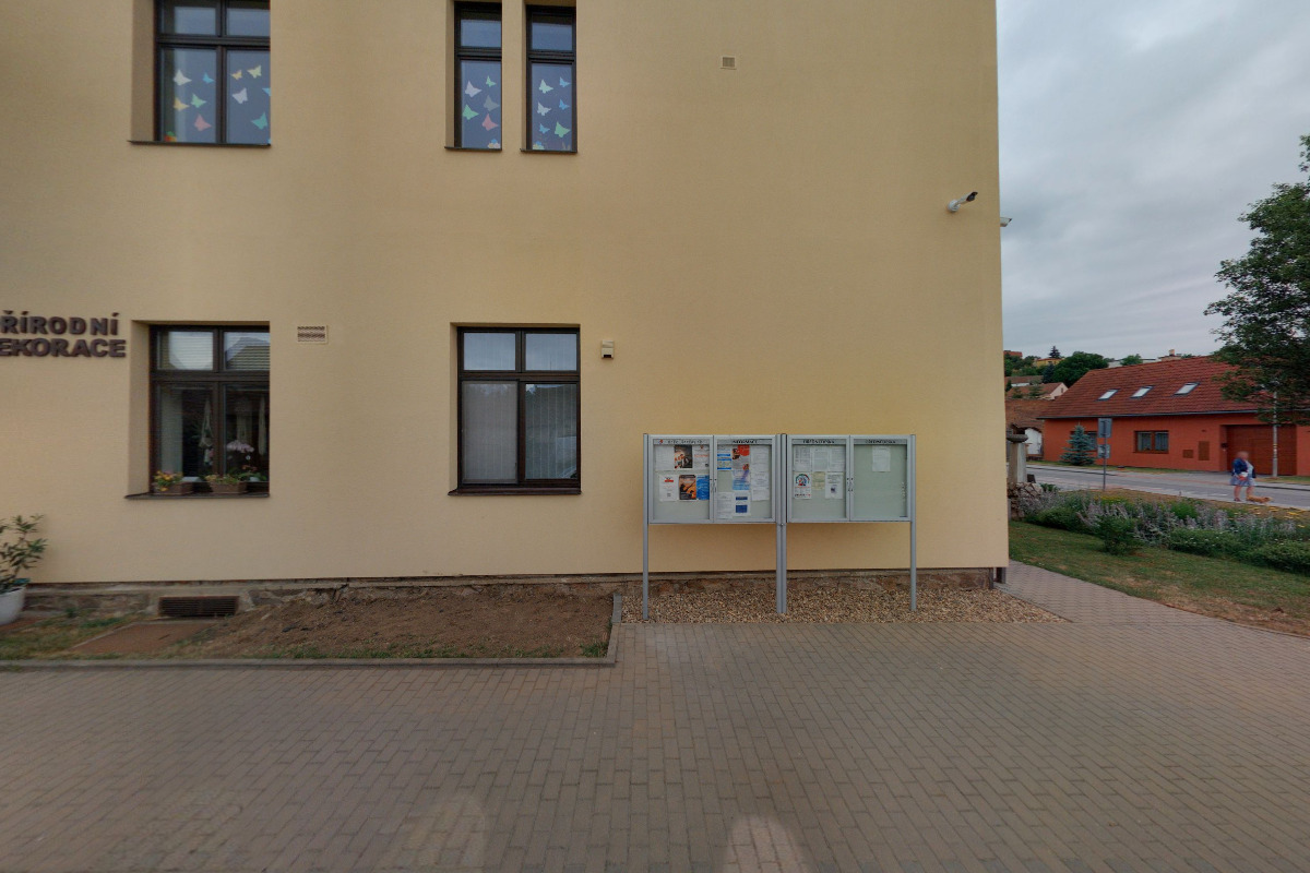 Jinačovice - obecní úřad foto 2