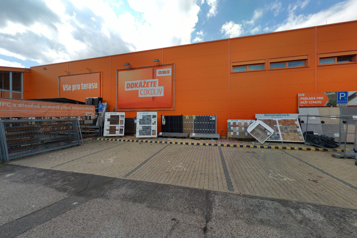 Rychlé občerstvení před OBI