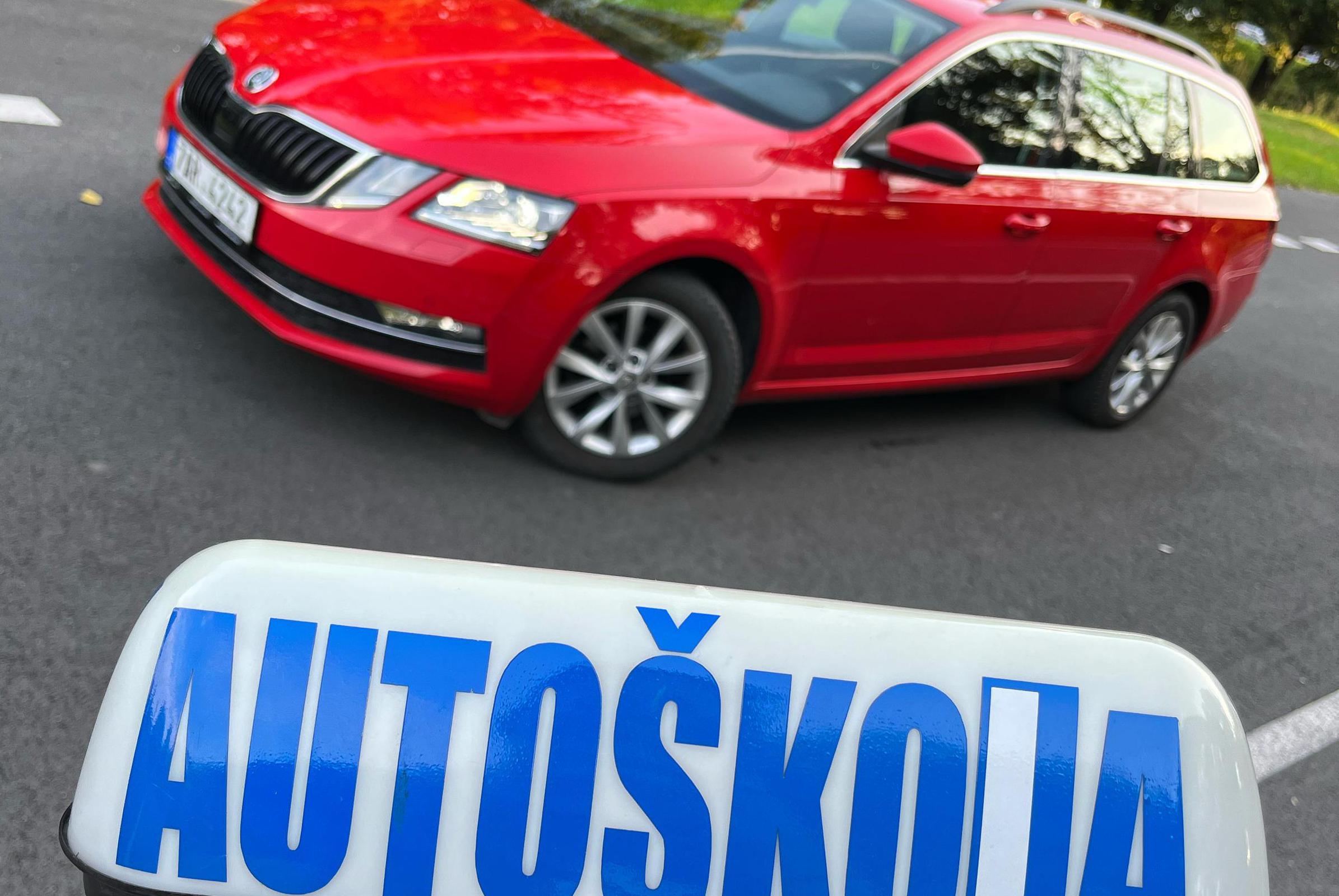 Bc. Pavel Podlucký Autoškola Mári