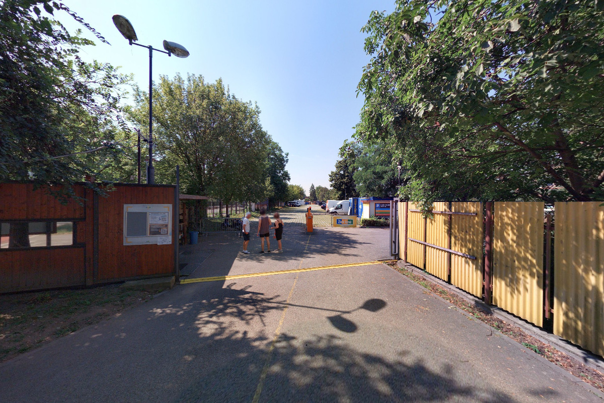 Žluté lázně - vstup parkoviště