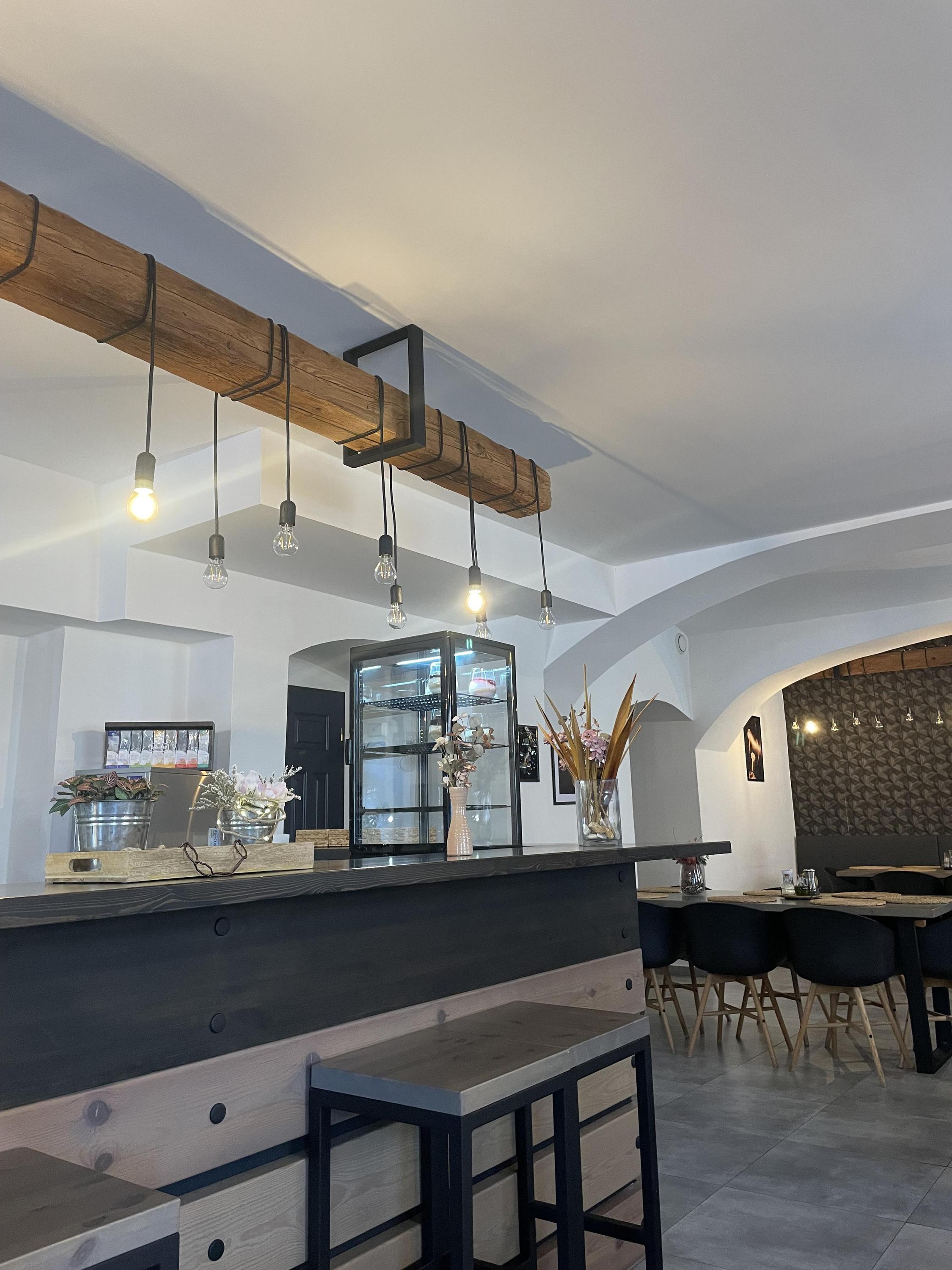 Restaurace a Selfie Cafe Žárovka foto 5