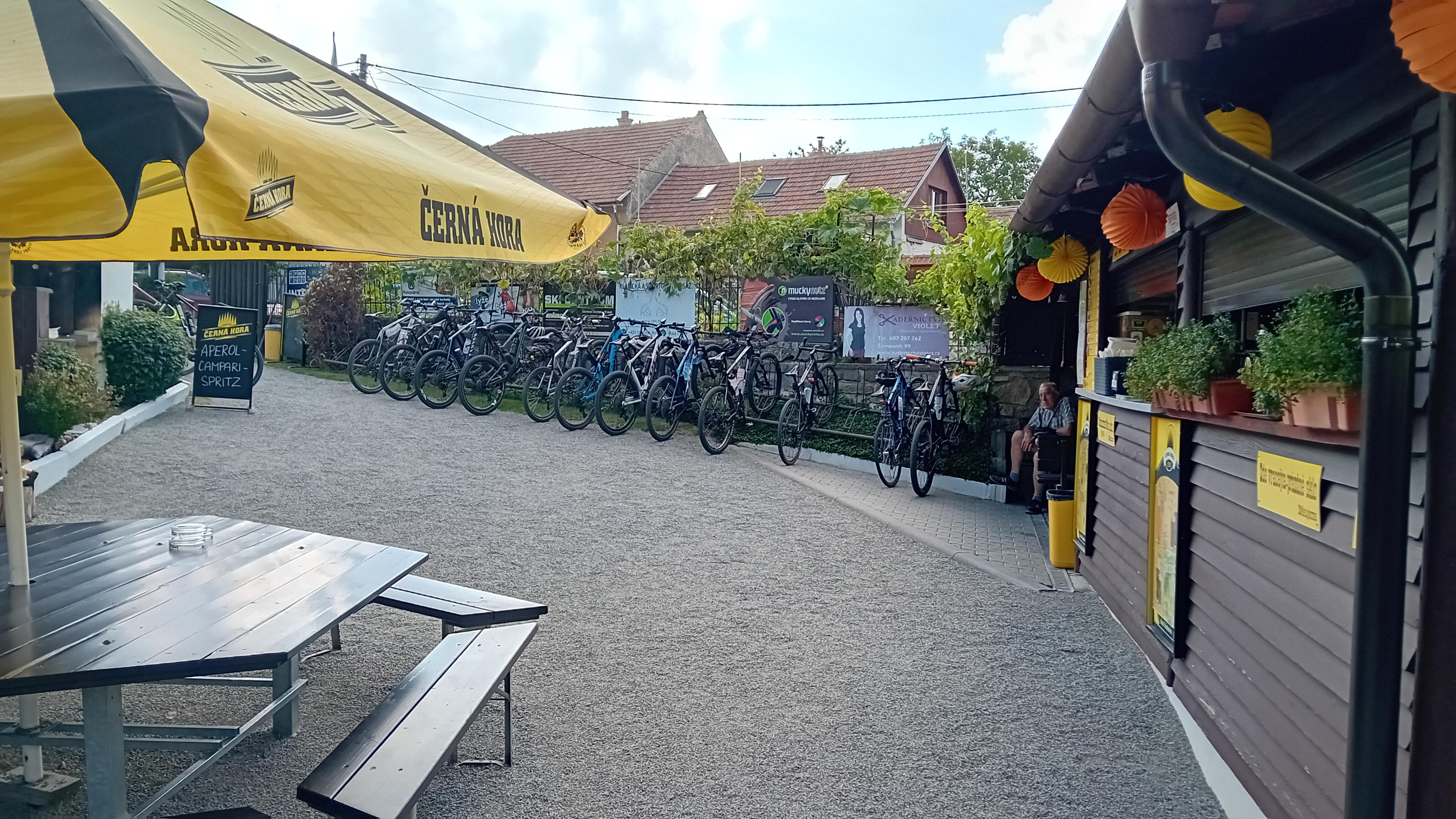 Hostinec U Zvěřinů & zahrádka Ahoj foto 6