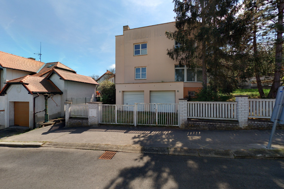 AZ INVEST REAL, s.r.o.