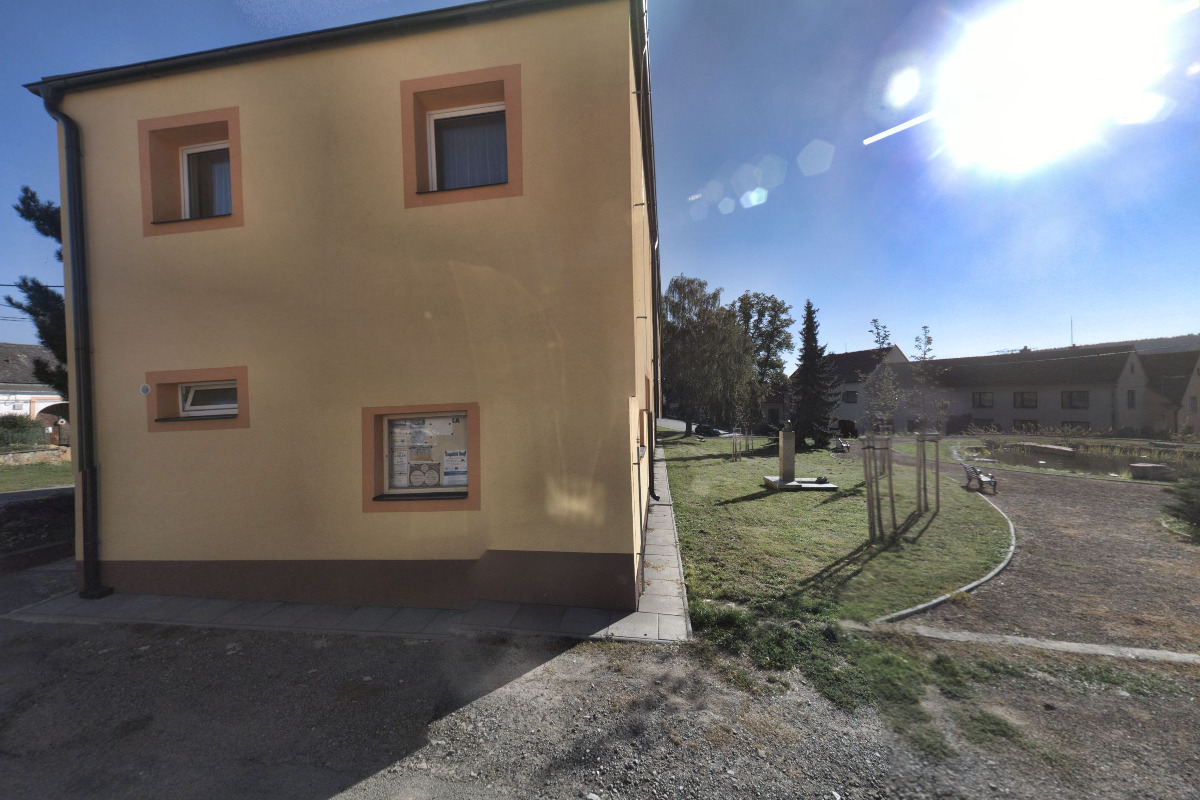 Ostrov u Macochy - úřad městyse foto 4