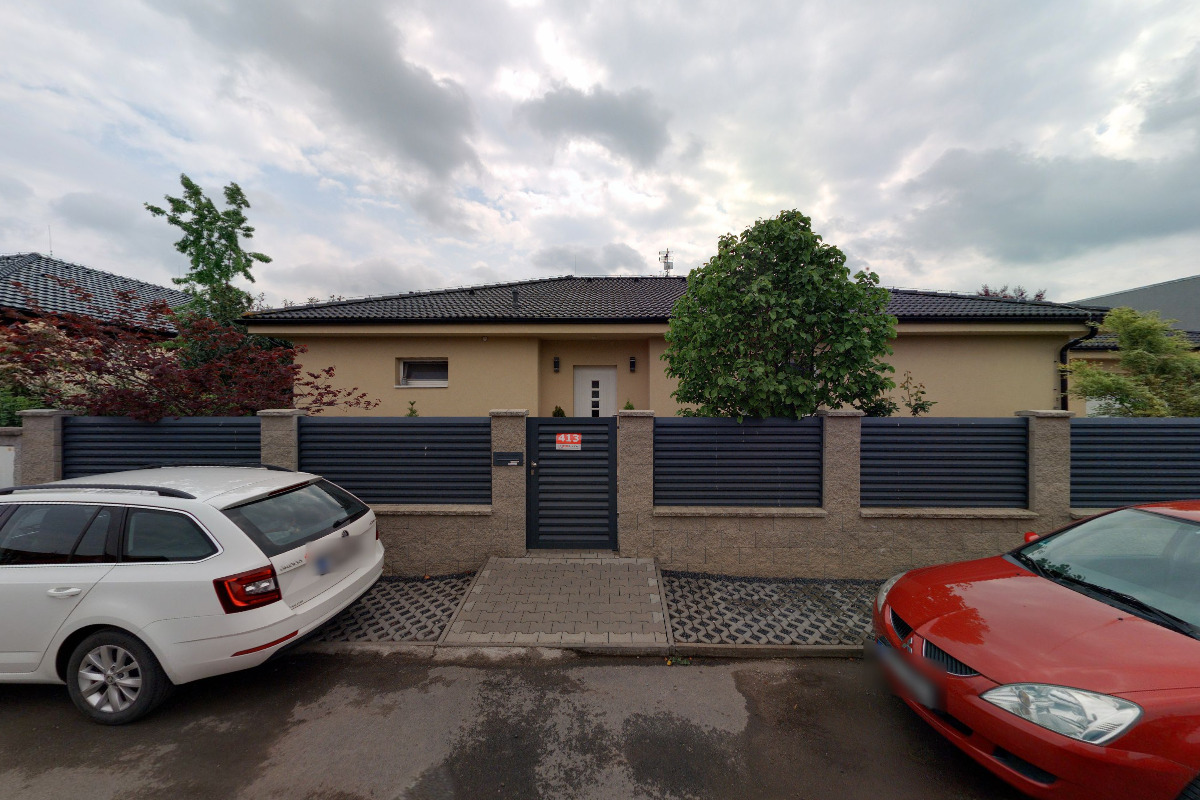 Holky v montérkách