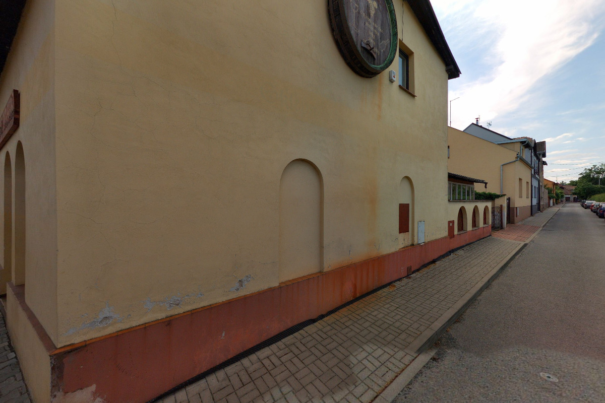 Kvapil. Cafe & Bistro