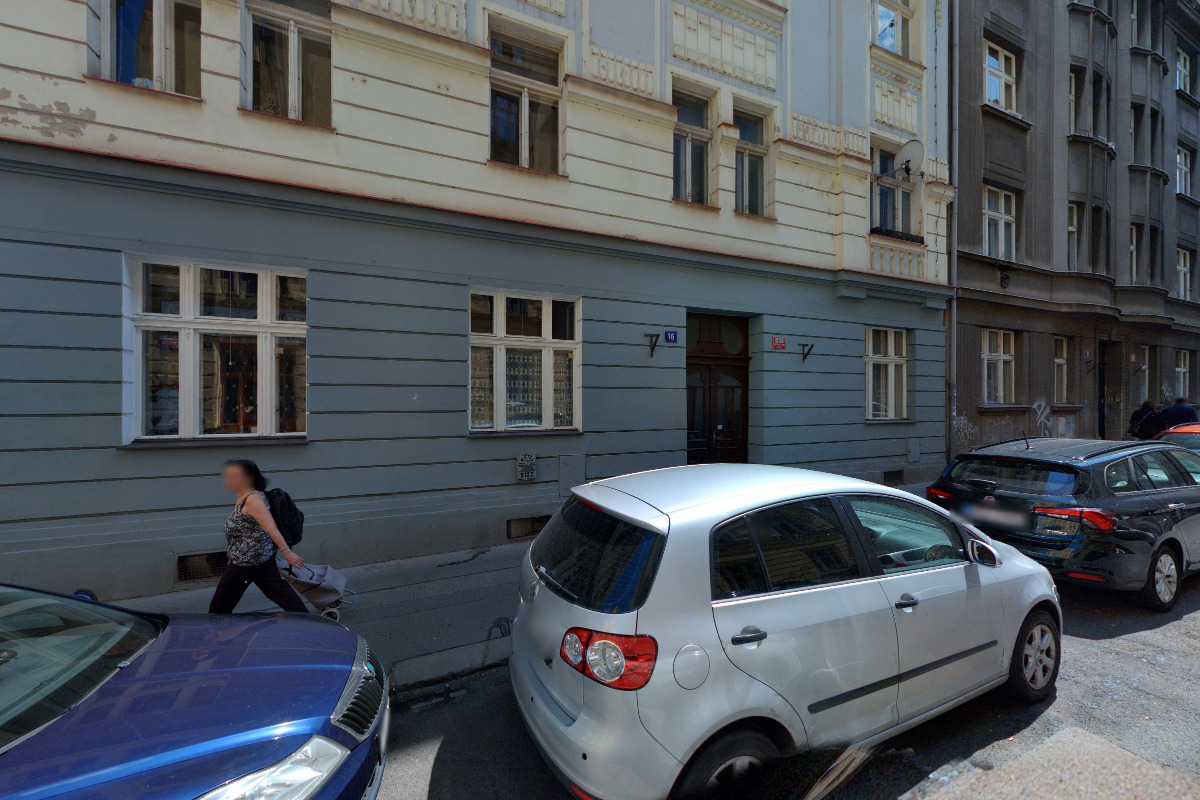 Malé černé foto 2