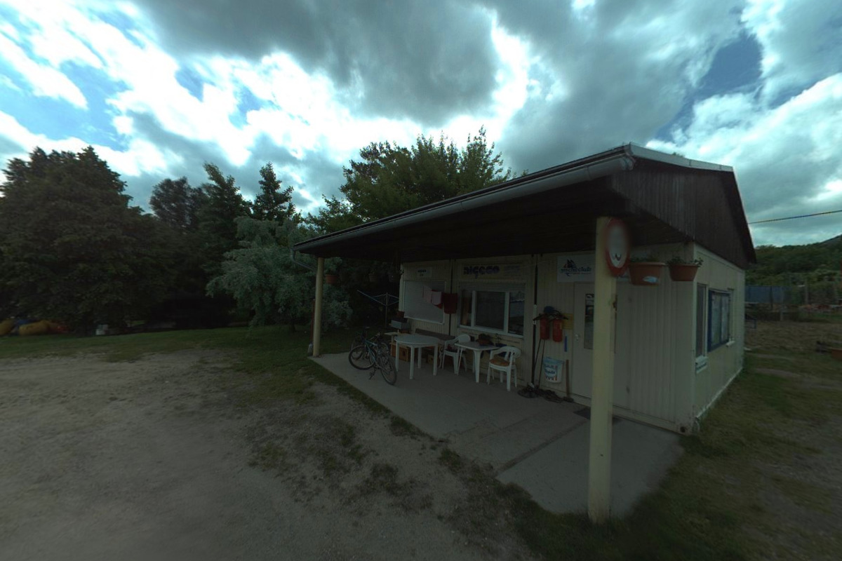 Občerstvení v Yachtclubu Dyje