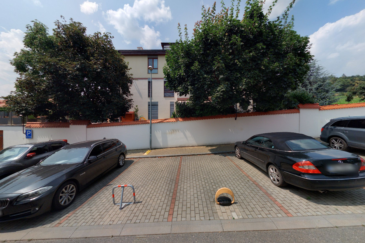 KR INVESTMENTS, s.r.o.