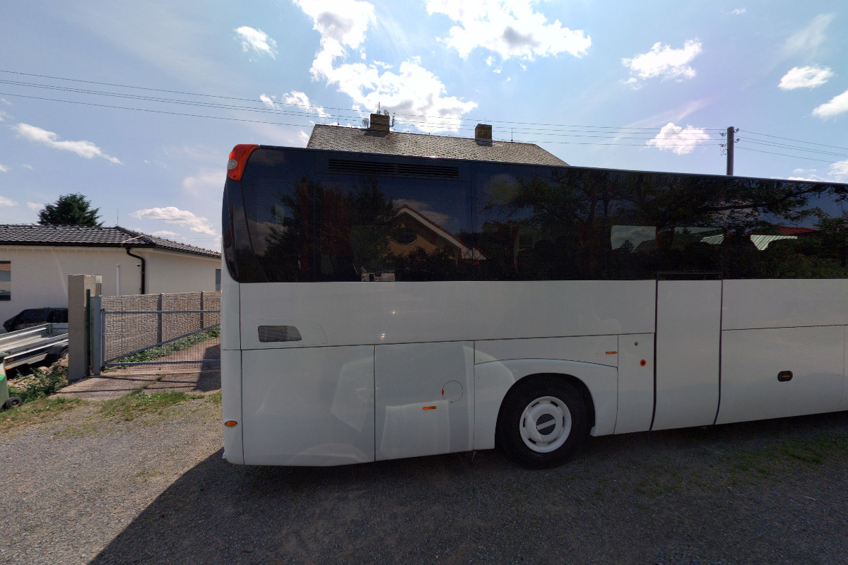 Autobusová doprava u jezírka foto 1