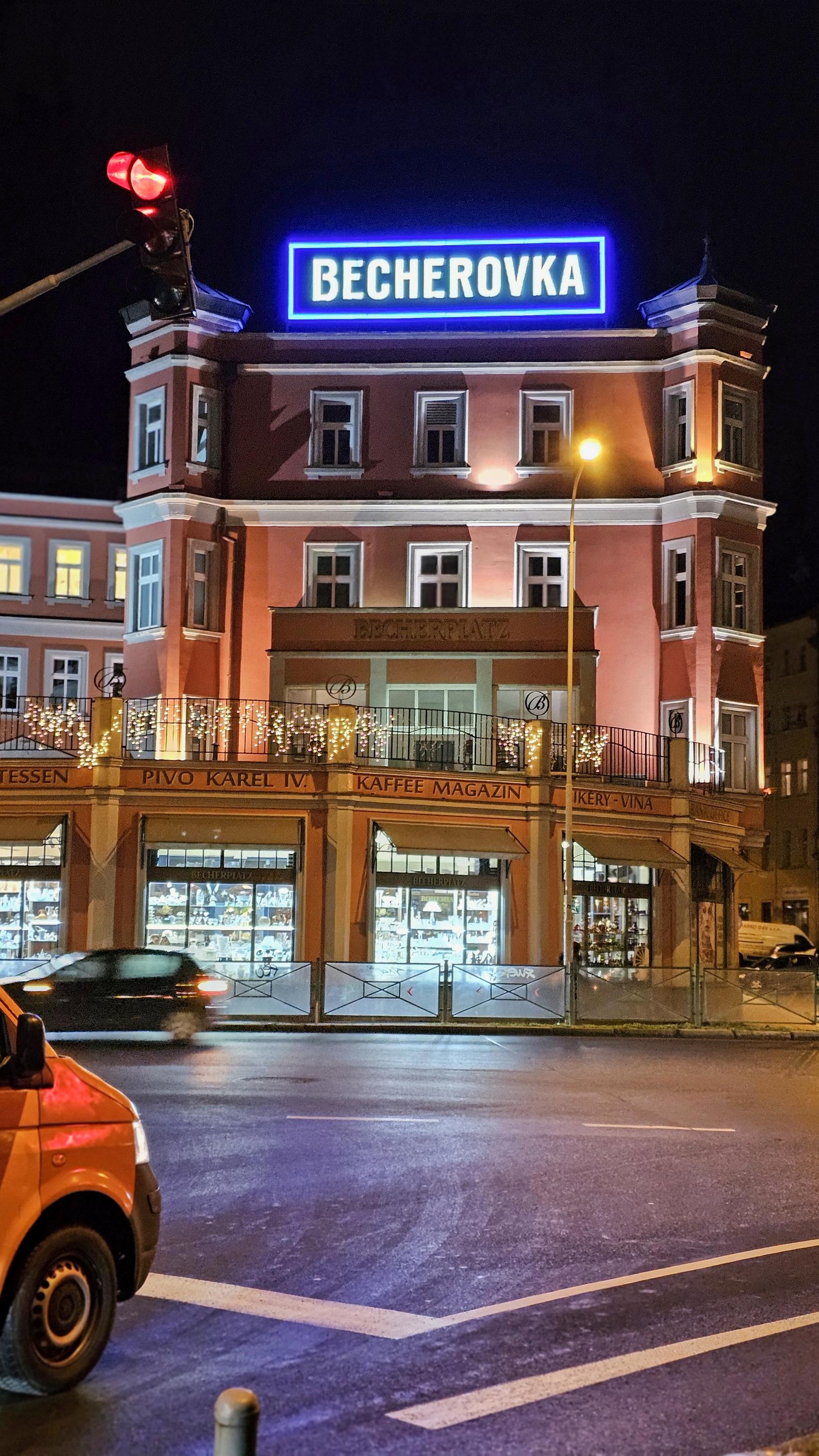 Jan Becher – Karlovarská Becherovka, a.s. | Továrna foto 1