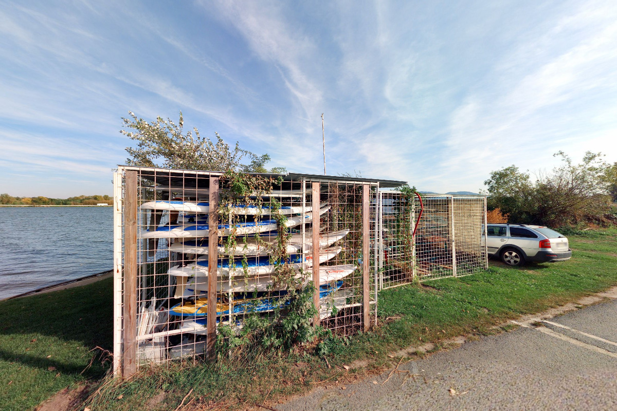 F 4 s.r.o. - kurzy windsurfingu