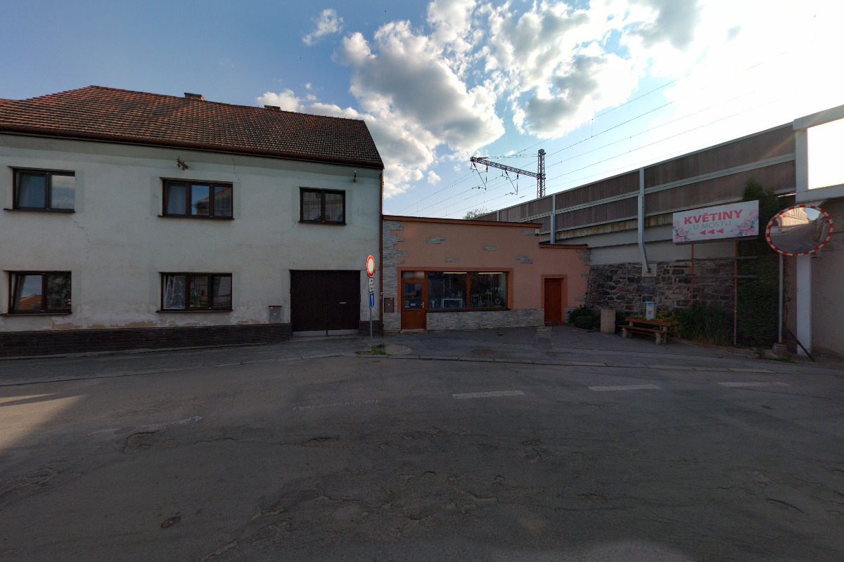 Květiny u mostu foto 2