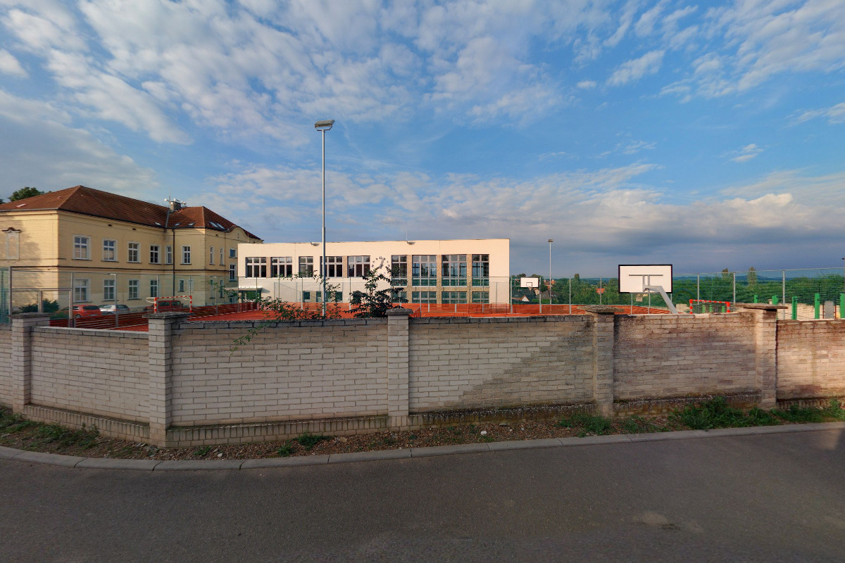 Víceúčelové hřiště Svárov foto 3