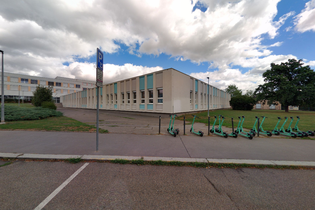 DOMOV MLÁDEŽE při SPŠ a Gymnázium Na Třebešíně foto 3