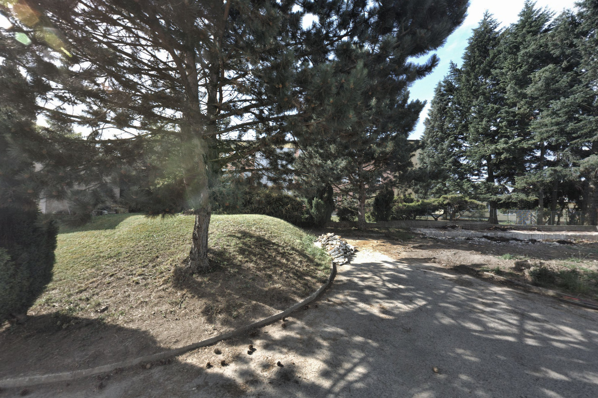 ZŠ Praha 5 - Řeporyje, Od Školy