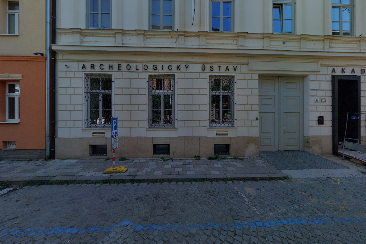 Knihovna Archeologického ústavu AV ČR foto 3