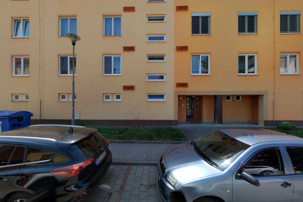 edie's hostess & models