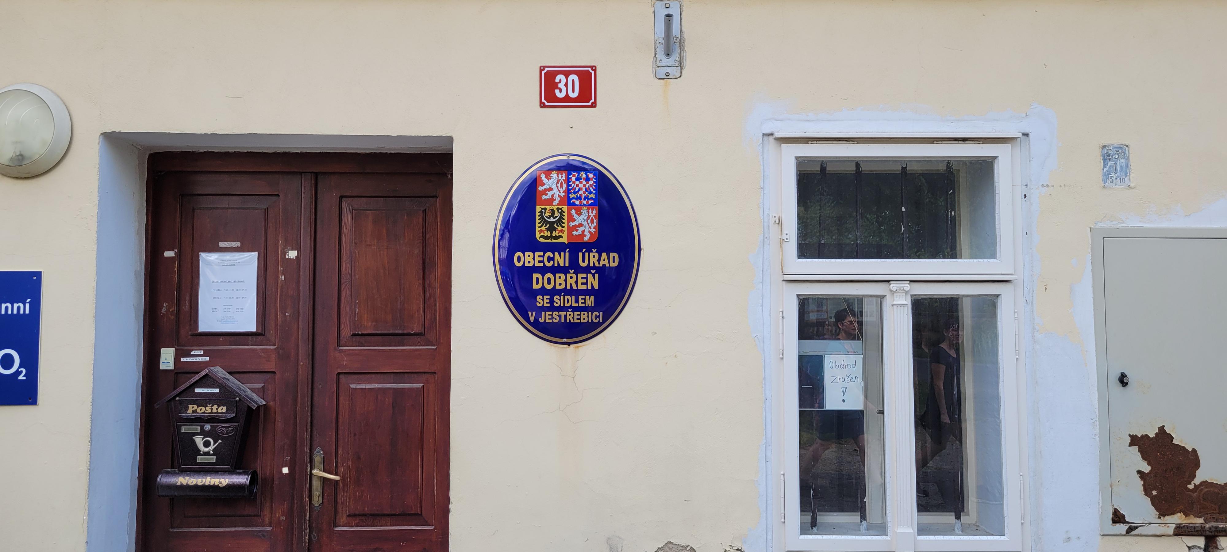 Dobřeň - obecní úřad foto 2