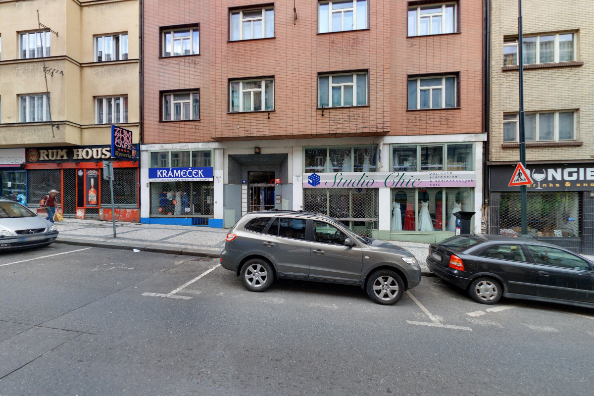 STUDIO CHIC půjčovna společenských, svatebních oděvů foto 2