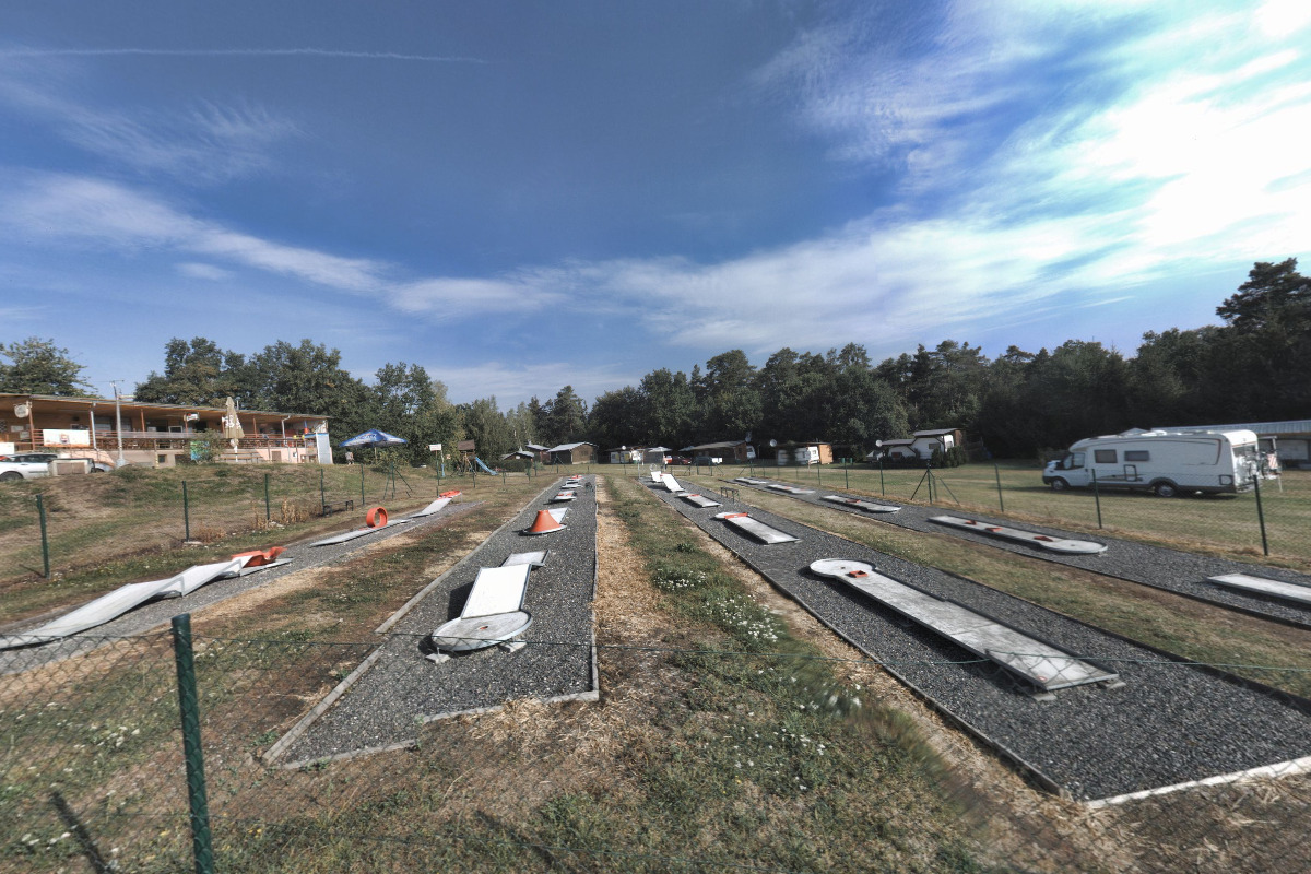 Autokemp Velký Vír - minigolf foto 2