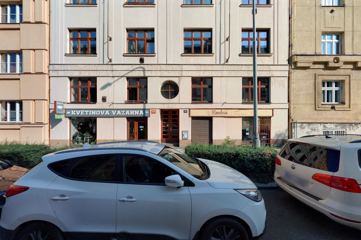 KVĚTINOVÁ VAZÁRNA foto 3