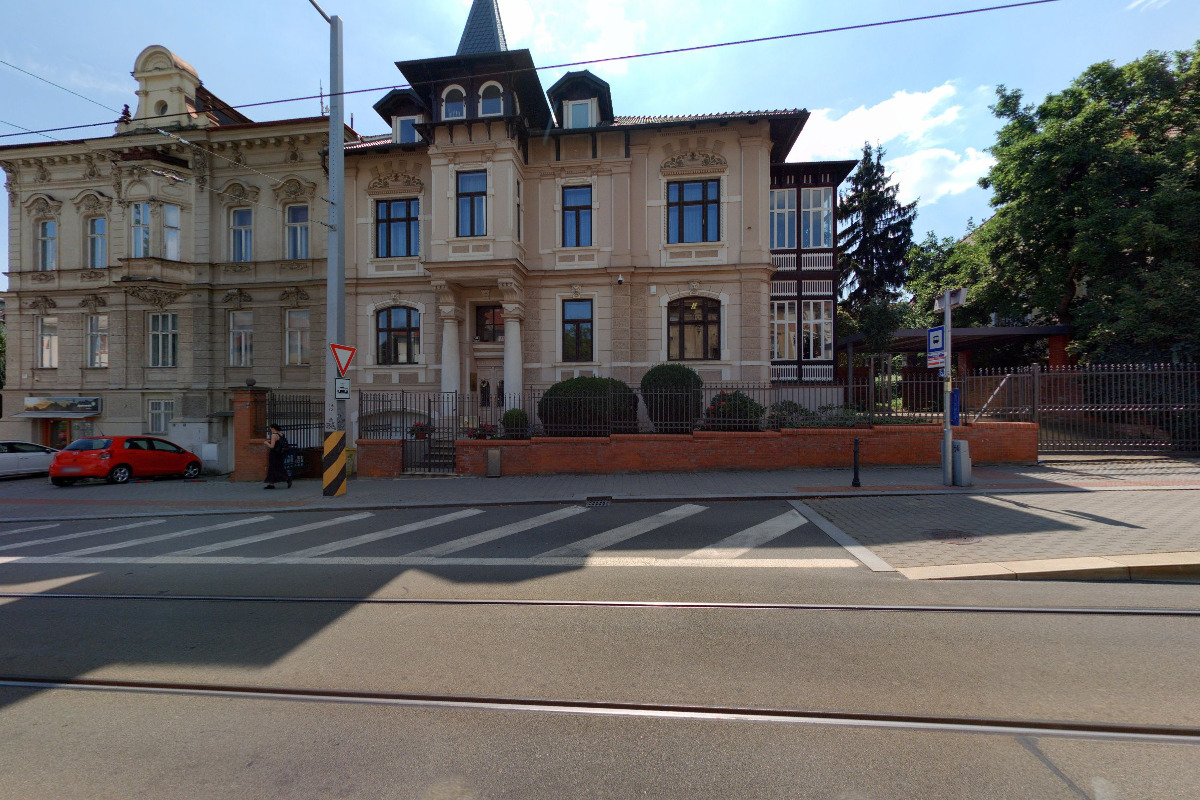 JUDr. Leona Grumlíková, advokát