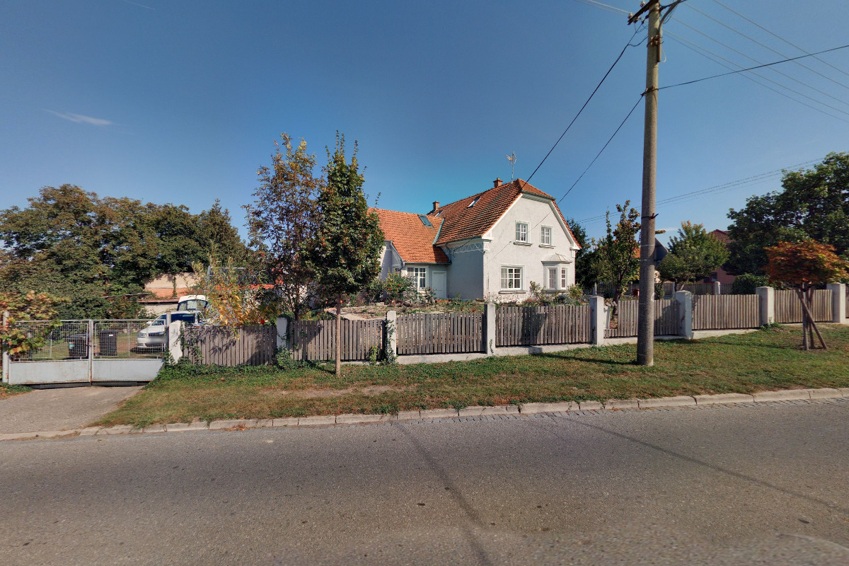 Prvorepublikový dům se zahradou foto 1