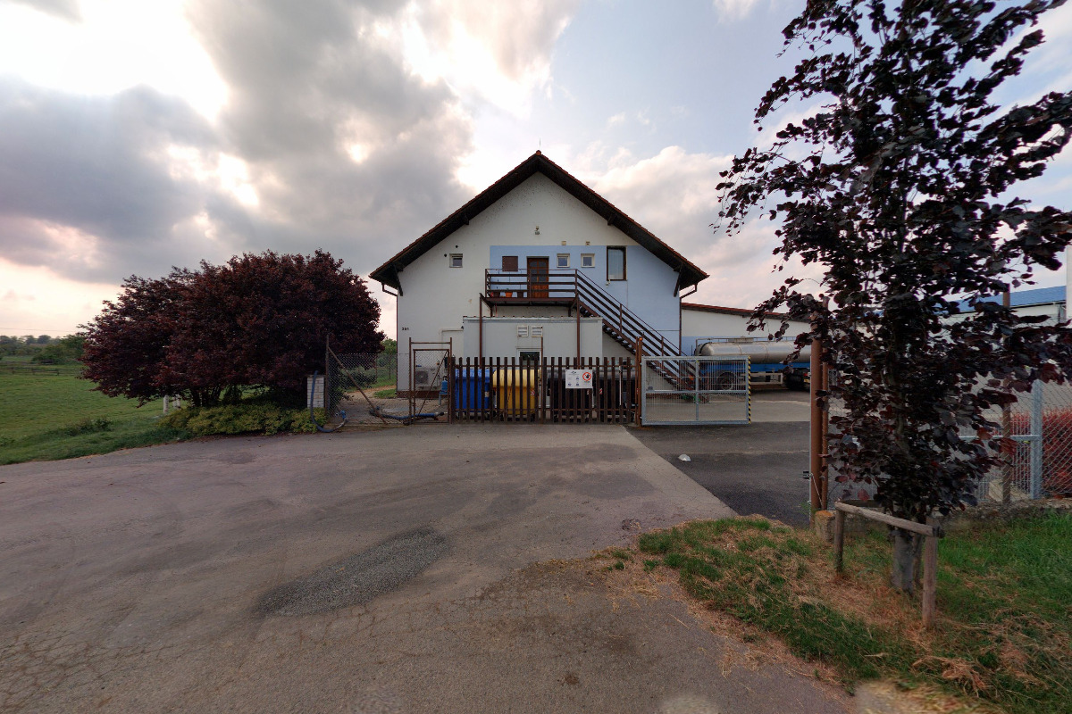 Němcova selská mlékárna Radonice, spol. s r. o. foto 2