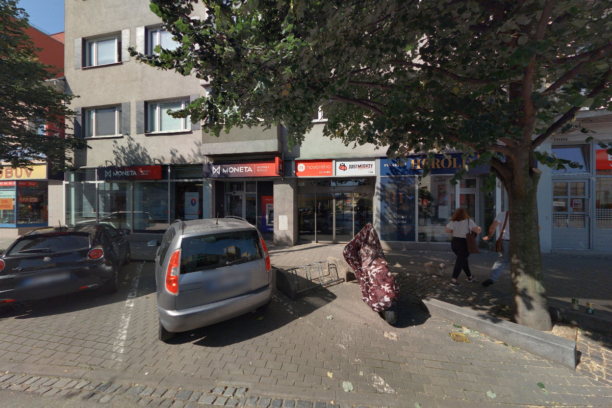 ZAHRADNÍ ARCHITEKTI PETR&LÁZNIČKOVÁ