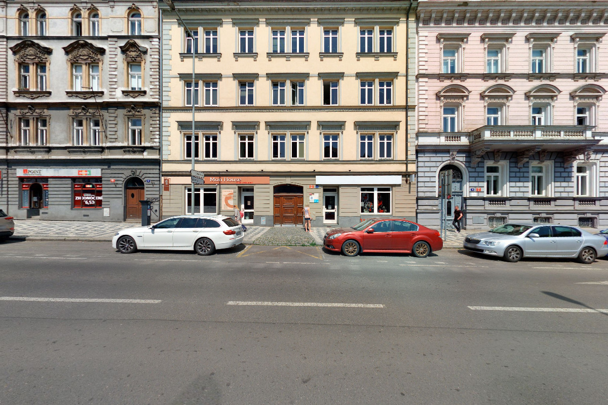 Mgr. Lenka Mikolášová, advokátka