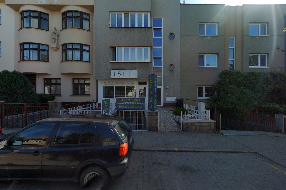 SALON ESTHÉ / BEAUTY & HAIR