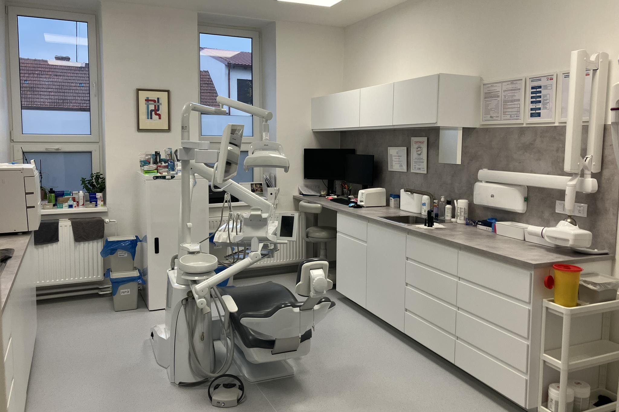 MUDr. Veronika Zvěřinová | ZVEDENT s.r.o.