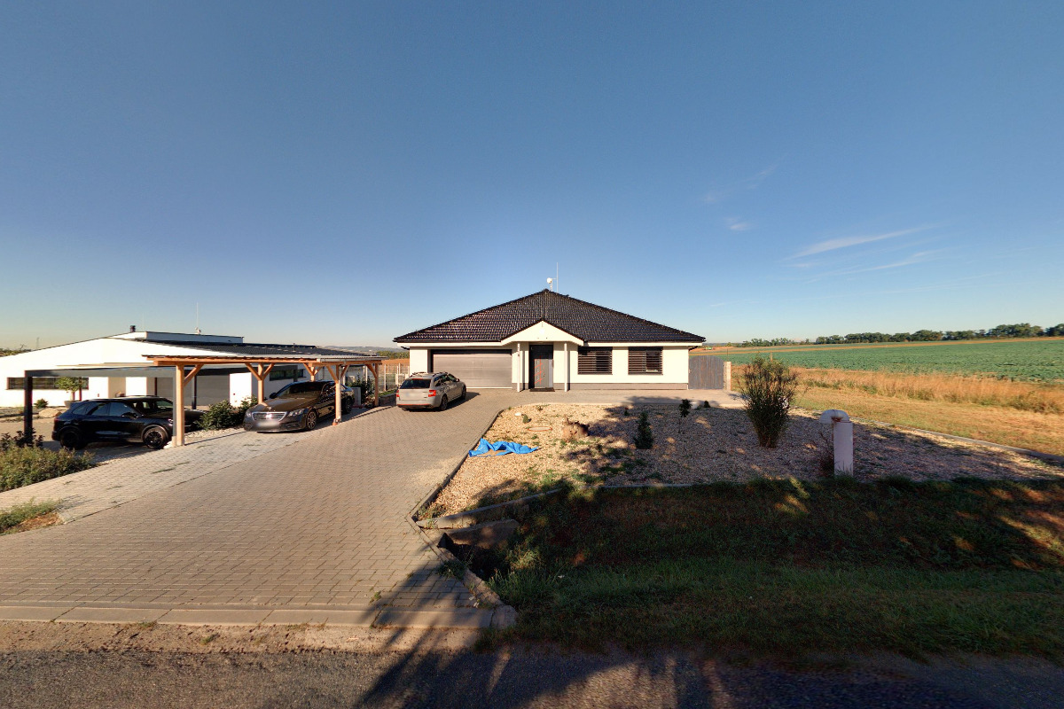 ÚČETNÍ USTOHALOVÁ