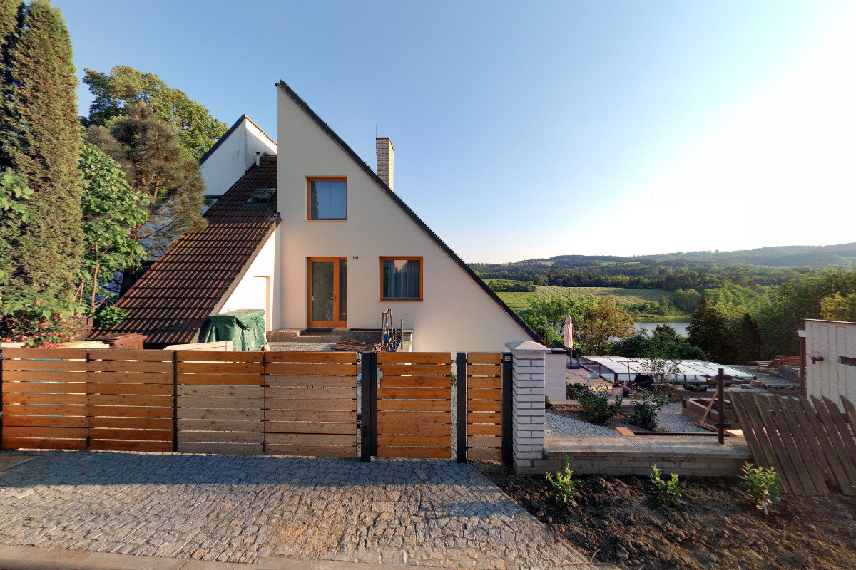 Dům nad přehradou Lazinov