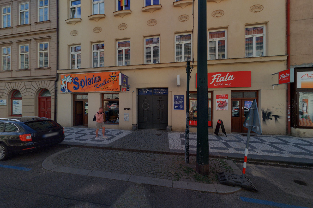 LAHŮDKY FIALA foto 2