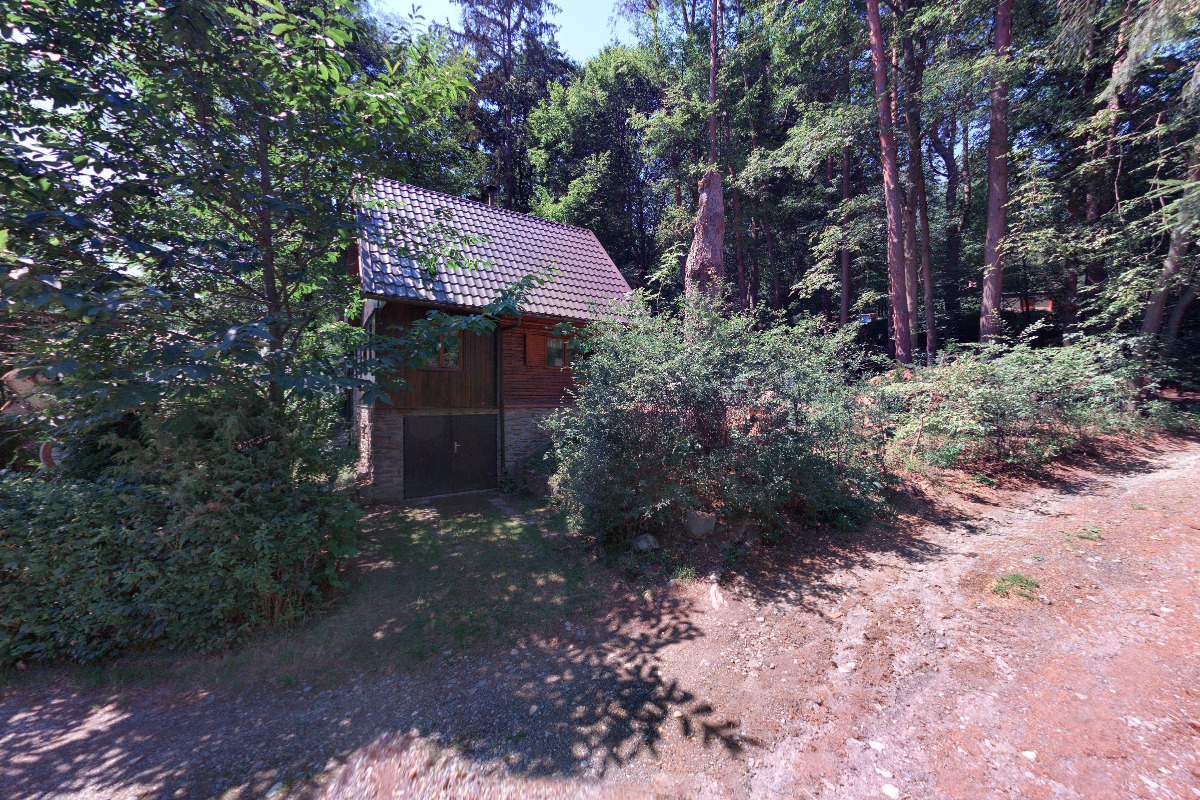 Chata v klidném údolí