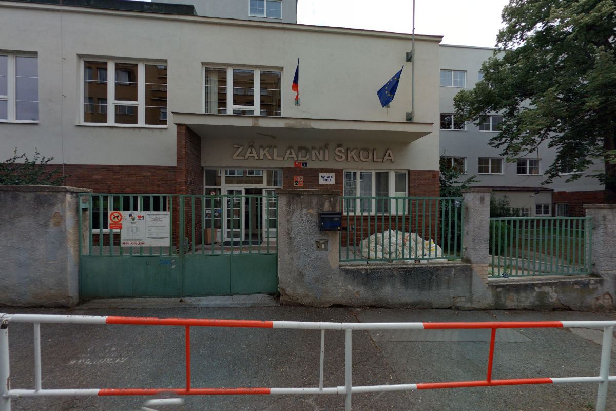 ZŠ Praha 4, Školní