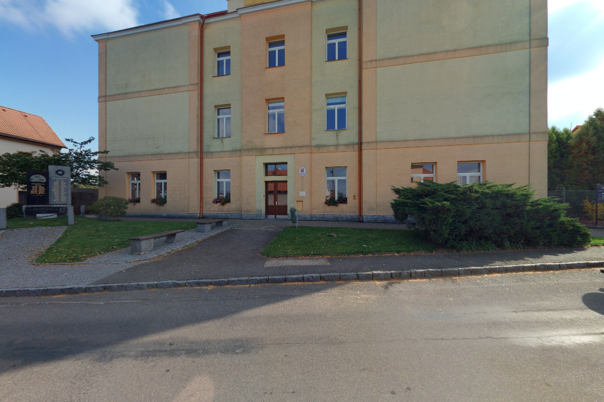 ZŠ Luže, Komenského