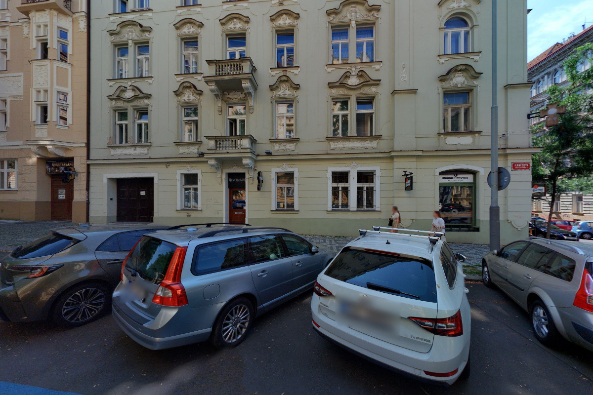 Underground mediteran restaurant a longe bar