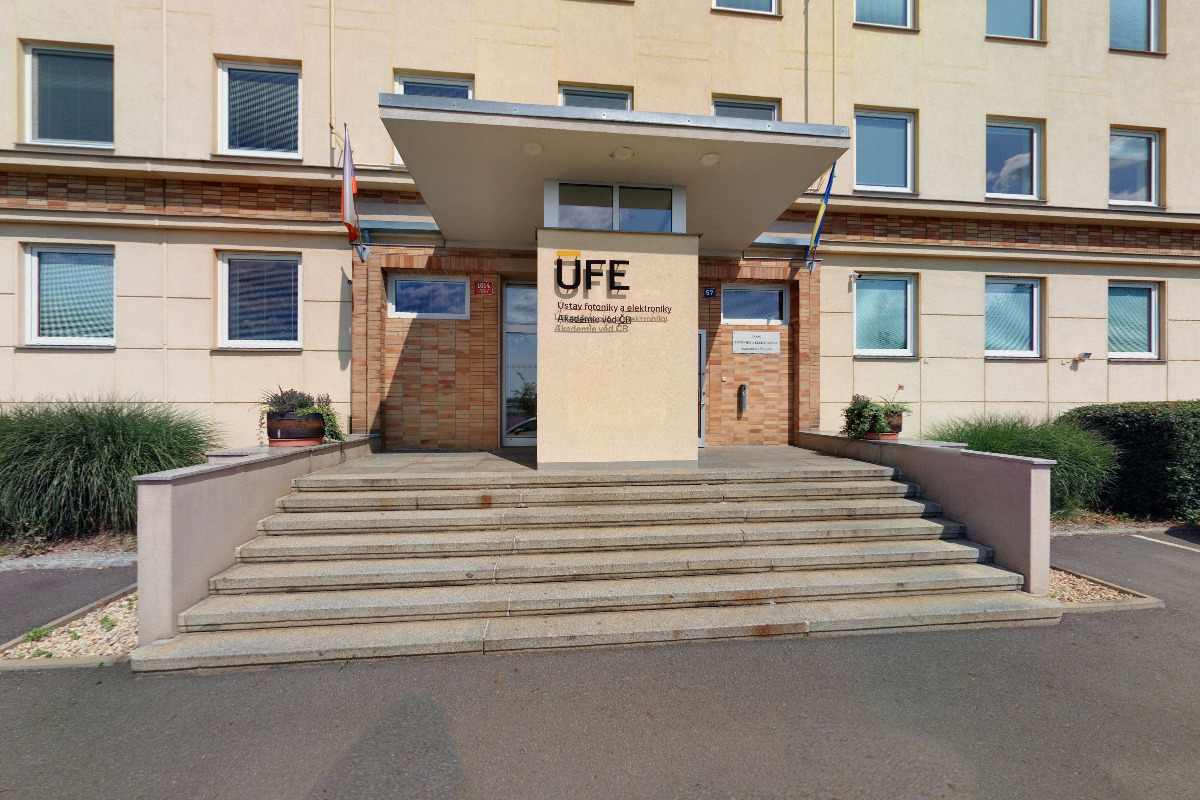 Knihovna Ústavu fotoniky a elektroniky AV ČR foto 4