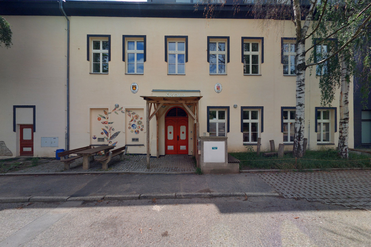 Základní škola Hnízdo v Úněticích foto 4