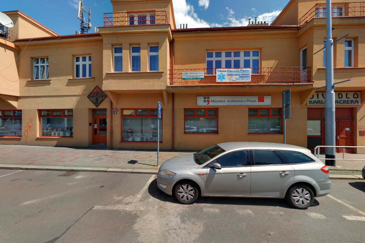 Městská knihovna v Praze - Kobylisy foto 2