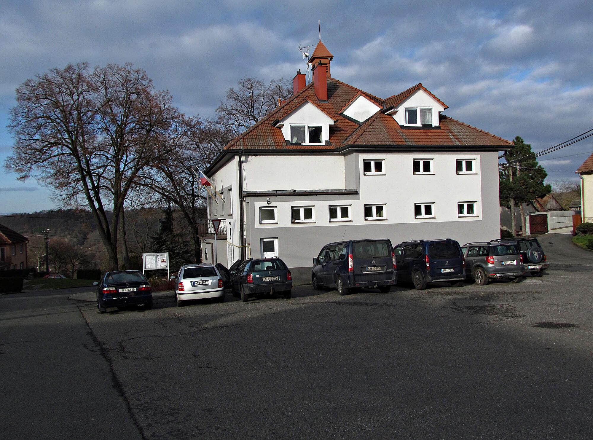 Svárov - obecní úřad foto 2